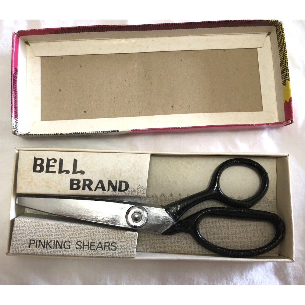 PINKING SHEARS